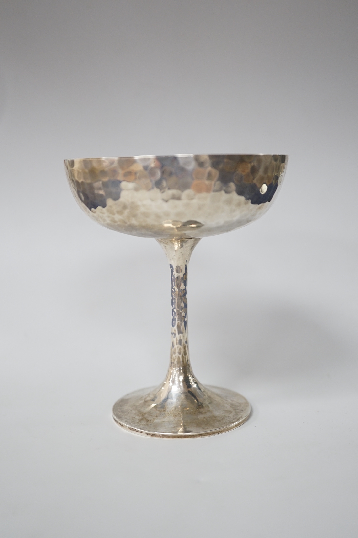 An Edwardian planished silver champagne coupe, makers Mappin & Webb, London 1903, 145 grams